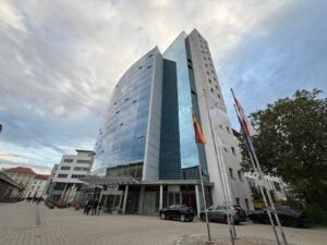 Neues Holiday Inn in Cottbus eröffnet: 181 Zimmer & Energie-Sponsoring
