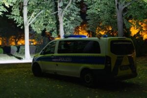 Angriff auf Polizisten in Cottbus – Gruppe wirft Flaschen, vier Festnahmen