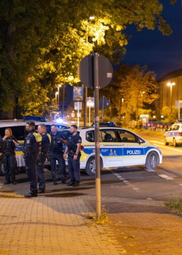Streifenwagen bei der Fahndung in Cottbus