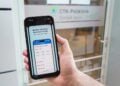 Patient bucht per Smartphone einen Termin in der CTK-Poliklinik in Cottbus