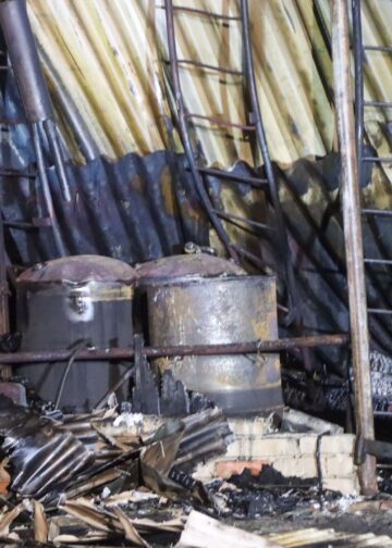 Ausgebrannte Dieseltanks am Brandort in Neupetershain