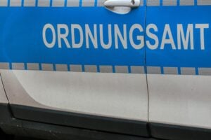 Vapes an Minderjährige verkauft: Ordnungsamt greift in Cottbus ein