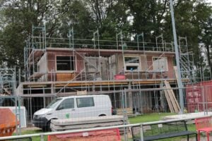 Kolkwitz feiert Richtfest für Bau aus DDR-Platten