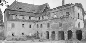 Ruine des Schlosses Mockritz nach dem Abbruch im Jahr 1950
