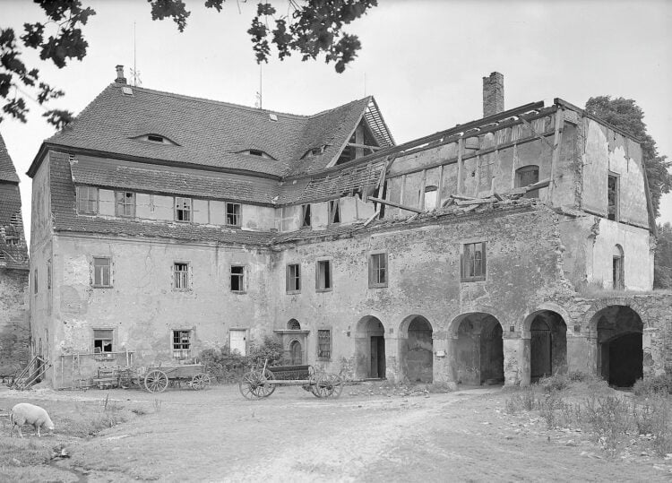 Ruine des Schlosses Mockritz nach dem Abbruch im Jahr 1950