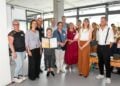 Gruppe aus Vetschau mit der Urkunde des Landschaftsarchitektur-Preises