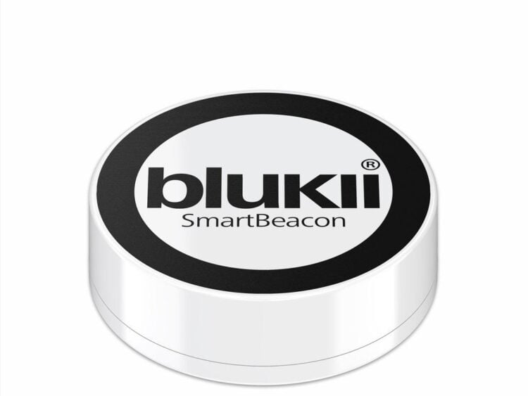 Runder Bluetooth-Low-Energy-Beacon, wie er für die Ortung in Gebäuden eingesetzt wird
