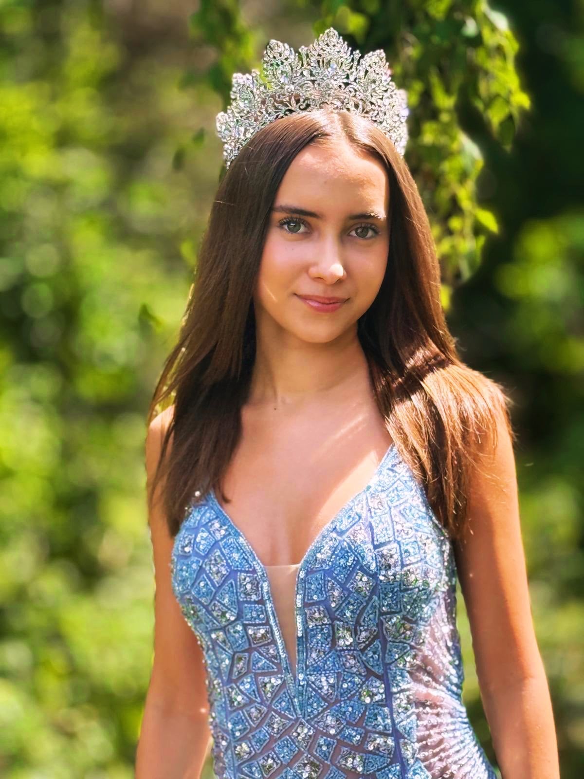 Ella-Luna mit der Krone der Miss Brandenburg