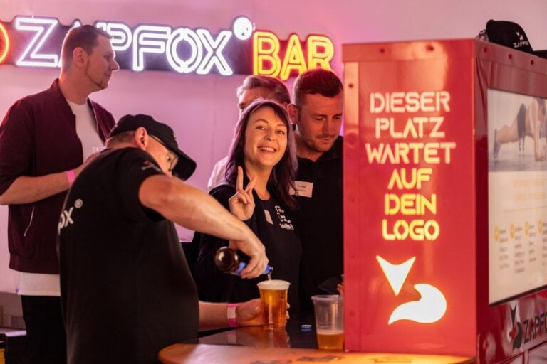 Gäste der „Beats & Business“-Party im Cottbuser Dieselkraftwerk