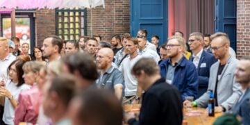 Volle Halle beim Netzwerkabend im Cottbuser Dieselkraftwerk