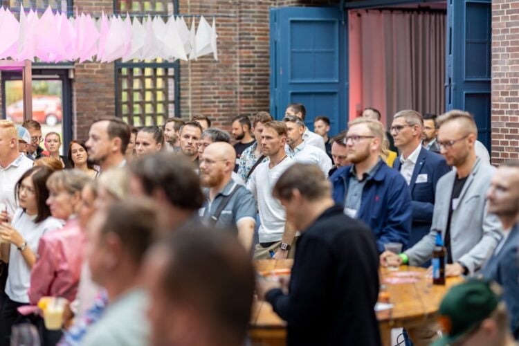 Volle Halle beim Netzwerkabend im Cottbuser Dieselkraftwerk