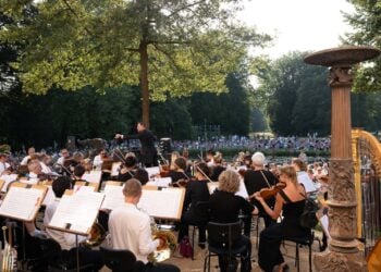 Philharmonisches Orchester Cottbus spielt im Branitzer Park vor Publikum