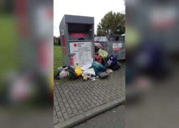 Stellfläche, auf der zuvor ein Altkleidercontainer stand