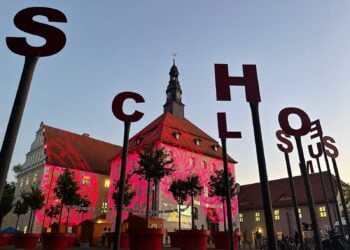 Beleuchteter Schlossturm bei der Museumsnacht in Lübben