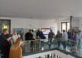 Besucher bei der Eröffnung der Ausstellung im Bürgerhaus Spremberg