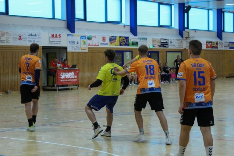 Handballspiel der TSG Lübbenau 63 gegen die SG OSF Berlin in der Gelb-Blau-Arena