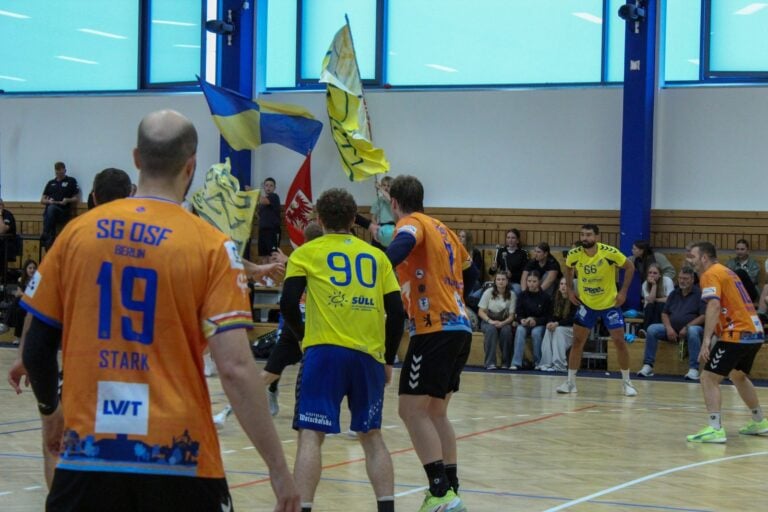 Handballspiel der TSG Lübbenau 63 gegen die SG OSF Berlin in der Gelb-Blau-Arena