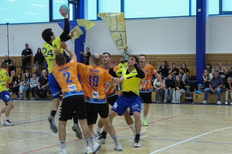 Handballspiel der TSG Lübbenau 63 gegen die SG OSF Berlin in der Gelb-Blau-Arena