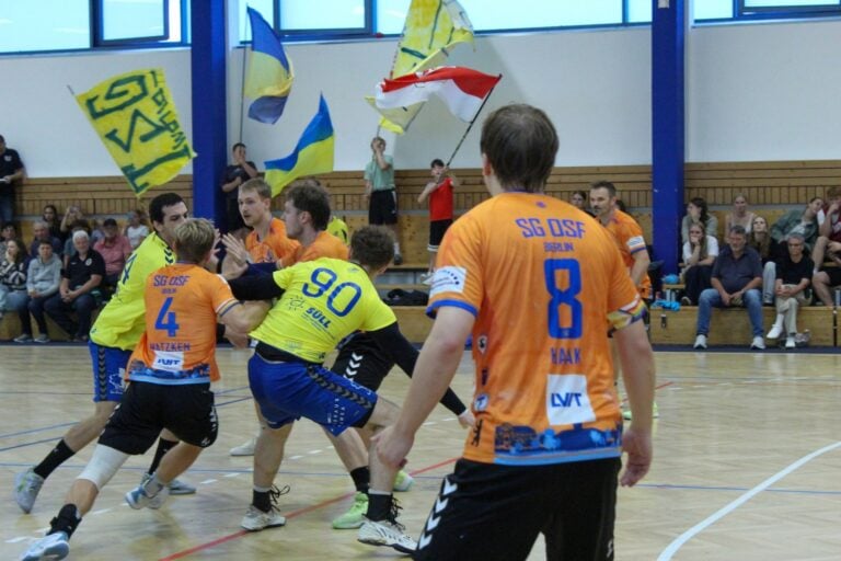 Handballspiel der TSG Lübbenau 63 gegen die SG OSF Berlin in der Gelb-Blau-Arena