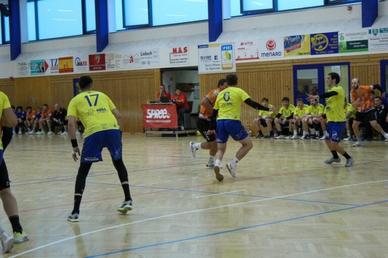 Handballspiel der TSG Lübbenau 63 gegen die SG OSF Berlin in der Gelb-Blau-Arena