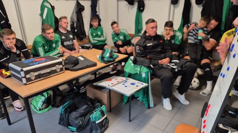 Zweite Männermannschaft der BSG Chemie Schwarzheide beim Spiel in Hirschfeld