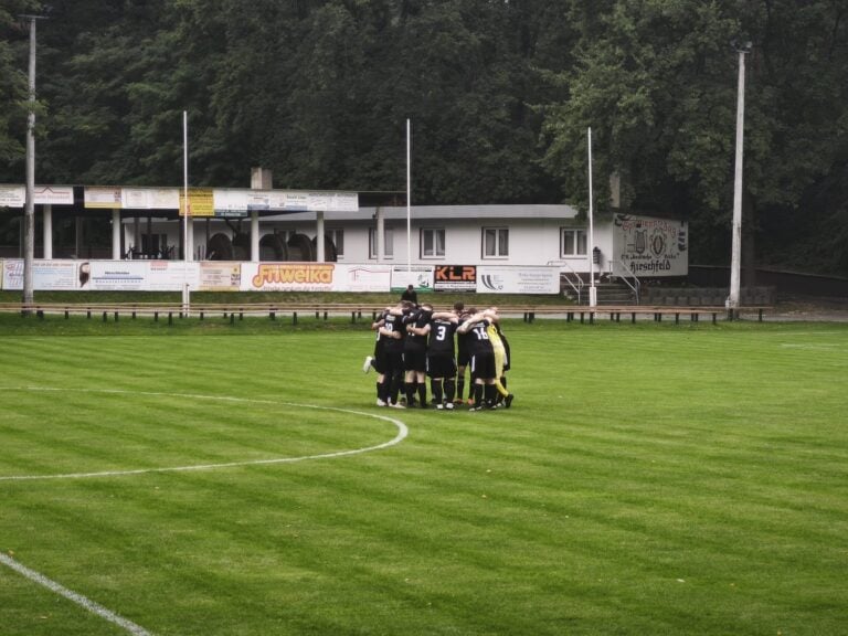 Zweite Männermannschaft der BSG Chemie Schwarzheide beim Spiel in Hirschfeld
