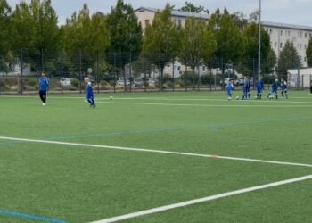 Fußballspiel auf dem Kunstrasenplatz in Lübbenau