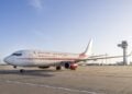 Boeing 737 der Air Algérie auf dem Vorfeld des BER vor dem Tower