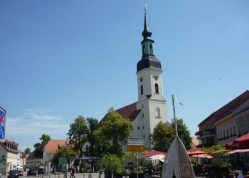Altmarkt in Lübbenau mit der St.-Nikolai-Kirche