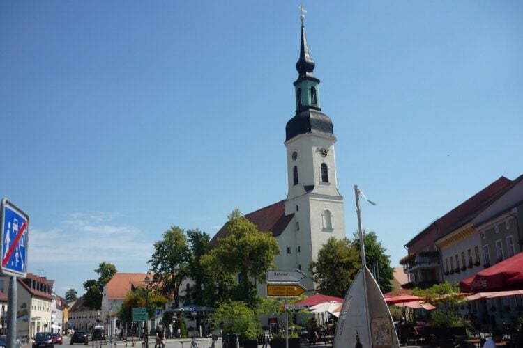 Altmarkt in Lübbenau mit der St.-Nikolai-Kirche