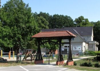 Spielplatz und Gebäude einer Kindertagesstätte in Cottbus-Gallinchen