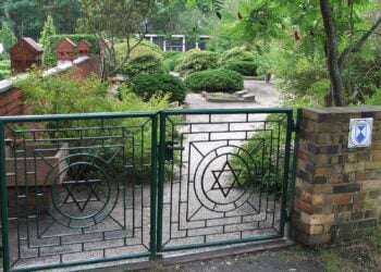 Tor mit Davidstern am Jüdischen Friedhof in Tröbitz