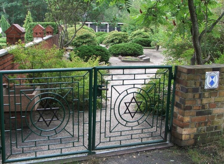 Tor mit Davidstern am Jüdischen Friedhof in Tröbitz