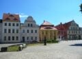 Bürgerhäuser am Marktplatz in der Altstadt von Luckau