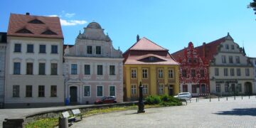 Bürgerhäuser am Marktplatz in der Altstadt von Luckau