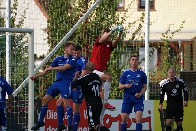 Spielszene aus der Partie SpVgg Finsterwalde gegen Blau-Weiß Lichterfeld