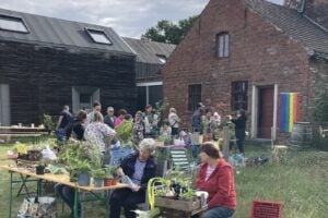 Pflanzentausch in Sielow findet an der Mühle großen Anklang