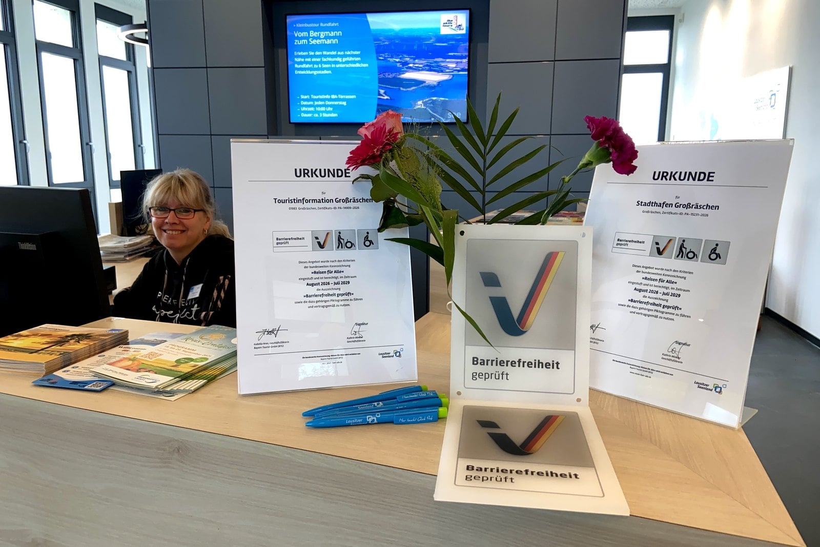 Urkunde zur Barrierefreiheit in der Touristeninformation Großräschen