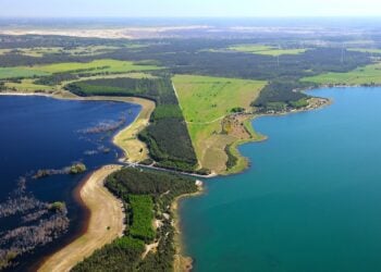 Luftbild der Landzunge zwischen Sedlitzer und Partwitzer See im Lausitzer Seenland