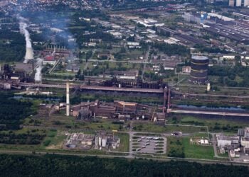 Luftaufnahme des Stahlwerks von ArcelorMittal in Eisenhüttenstadt