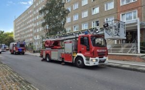 Feuer im sechsten Stock eines Wohnhauses in Sandow