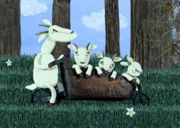 Knetfiguren einer Ziegenfamilie auf einem Lastenrad aus dem Film im Spatzenkino