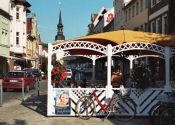 Blick in die Lange Straße in Spremberg mit Blick auf die Kreuzkirche