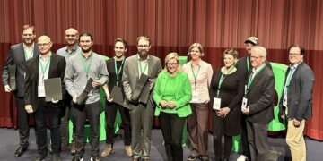 Preisträger des Brandenburger Innovationspreises 2026 mit Wirtschaftsministerin Martina Klement im fx.center Potsdam-Babelsberg