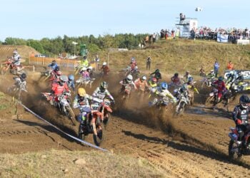 Start der Masters-Klasse beim Motocross in Fürstlich Drehna