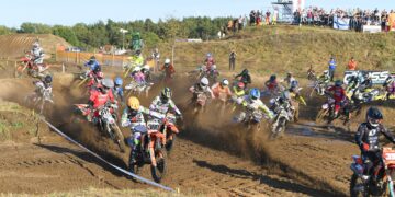 Start der Masters-Klasse beim Motocross in Fürstlich Drehna