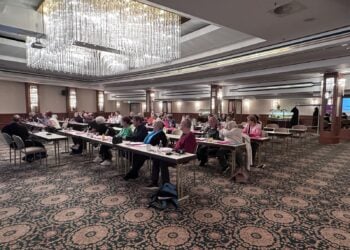 Teilnehmende beim Symposium des Blinden- und Sehbehindertenverbands Brandenburg 2025
