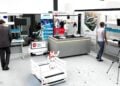 Virtuelle Nachbildung einer Fabrikhalle mit Transportrobotern an der BTU