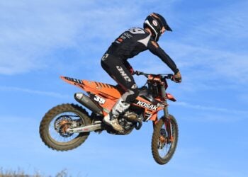 Motocross-Fahrer Roan van de Moosdijk auf der Strecke in Fürstlich Drehna