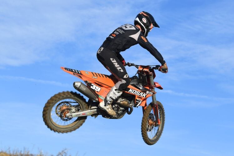 Motocross-Fahrer Roan van de Moosdijk auf der Strecke in Fürstlich Drehna